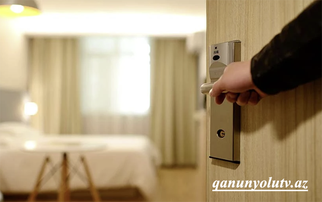 Yeniyetmə qızı hotelə aparan şəxs həbs edildi, qeydiyyatçı işdən çıxarıldı