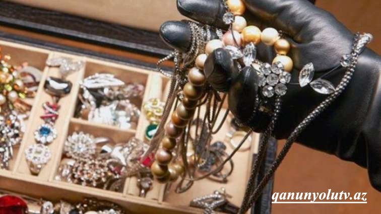 Çalışdığı evdən 50 minlik qızıl oğurladı