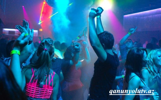 Bakıda “pub”da çəkdiyi əxlaqsız videoları paylaşdı - Həbs olundu