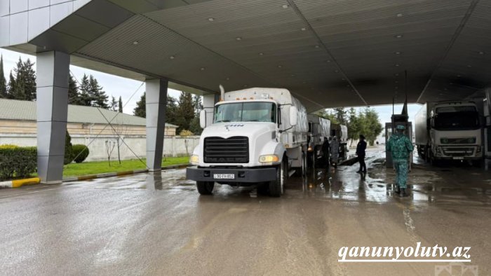 İrana göndərilən humanitar yardım sərhəddən keçdi - Fotolar - Yenilənib