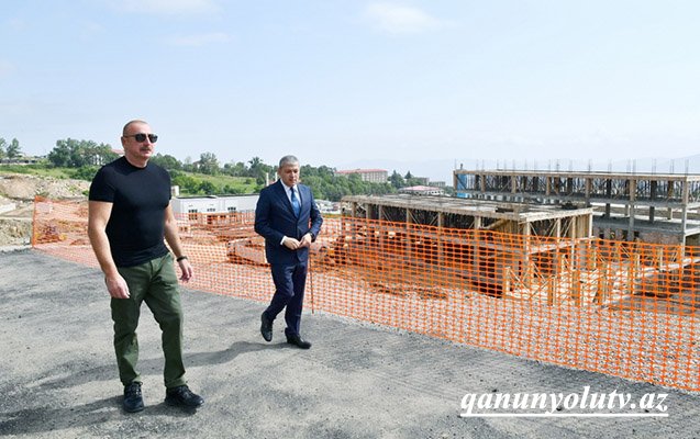 İlham Əliyev xəstəxananın binasında tikinti işlərinin gedişi ilə tanış oldu - Fotolar
