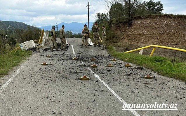 Ağdərədən çıxan ermənilər yolu minalayıb - Foto