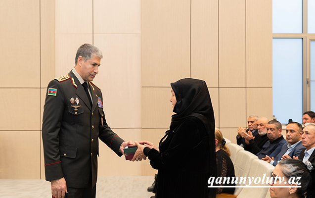 Şəhid polislərin ailə üzvlərinə ali dövlət mükafatları təqdim olundu