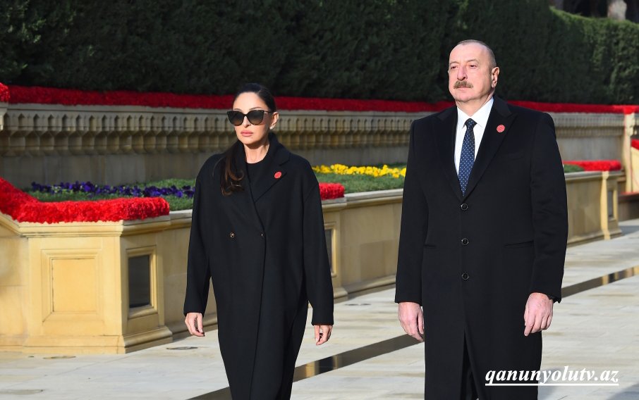 Prezident və xanımı Şəhidlər xiyabanında - Fotolar - Video - Yenilənib