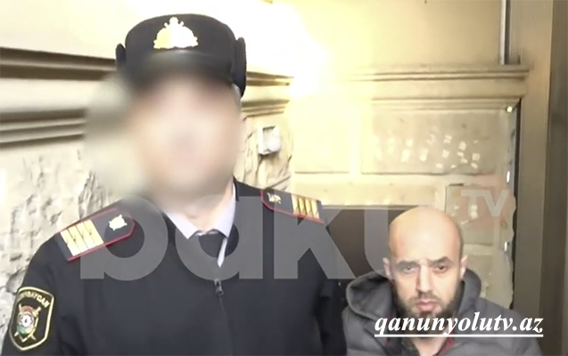 Azyaşlı qızını öldürməkdə şübhəli bilinən atanın saxlanılma anı - Video