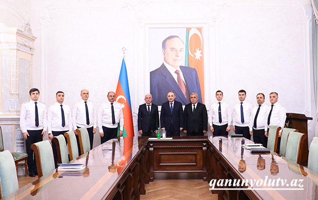 İki prokuror vəzifədən azad edildi