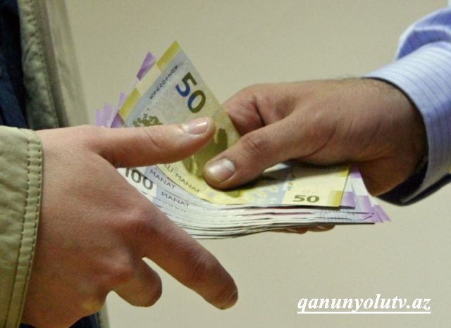 Rüşvət alan məmura 9 il həbs verildi