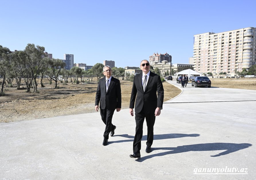 İlham Əliyev “Gənclik”dəki parkda görülən işlərlə tanış oldu - Fotolar