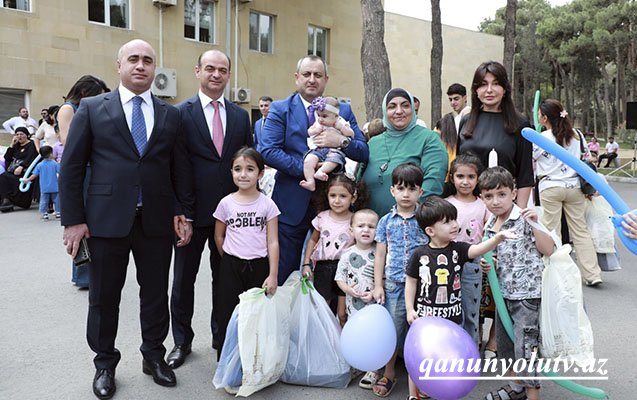 Suraxanıda həssas əhali qrupuna məktəb ləvazimatları hədiyyə edildi - Fotolar