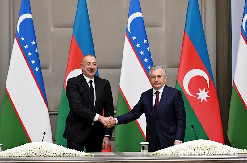 Şavkat Mirziyoyev İlham Əliyevi təbrik etdi