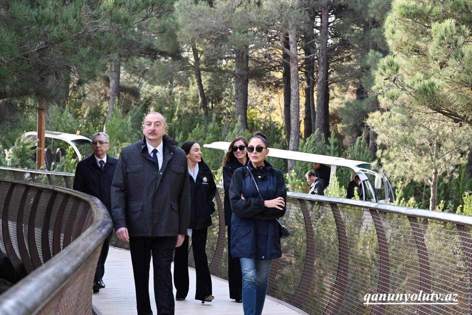 Prezident ailəsi ilə Mərkəzi Nəbatat Bağının açılışında - Fotolar