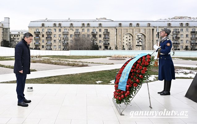 Oljas Bektenov Zəfər parkını və Fəxri Xiyabanı ziyarət etdi - Foto - Yenilənib
