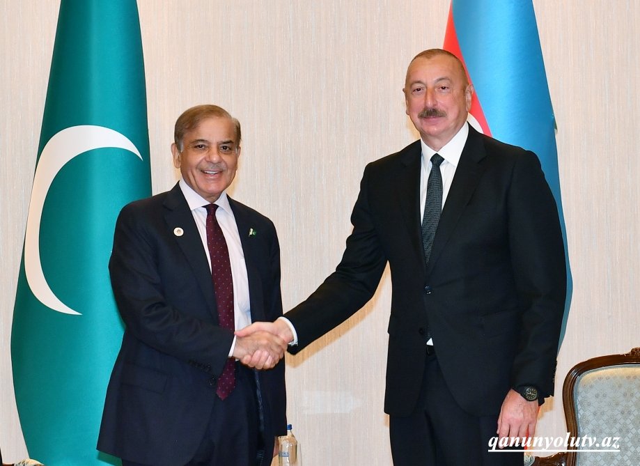 İlham Əliyev Şahbaz Şəriflə telefonla danışdı