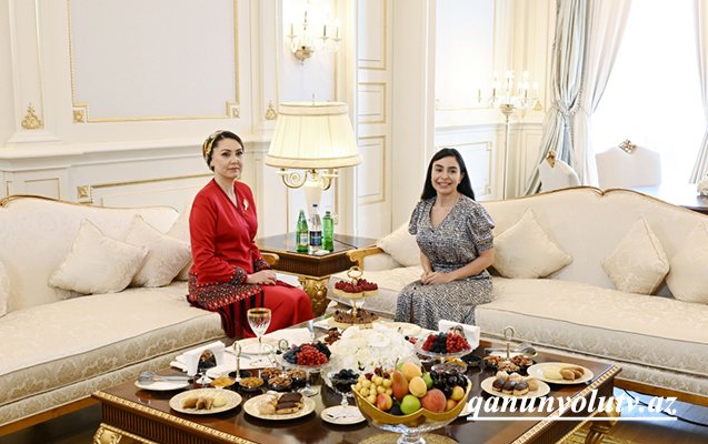 Liderlərin qızları Heydər Əliyev Mərkəzində