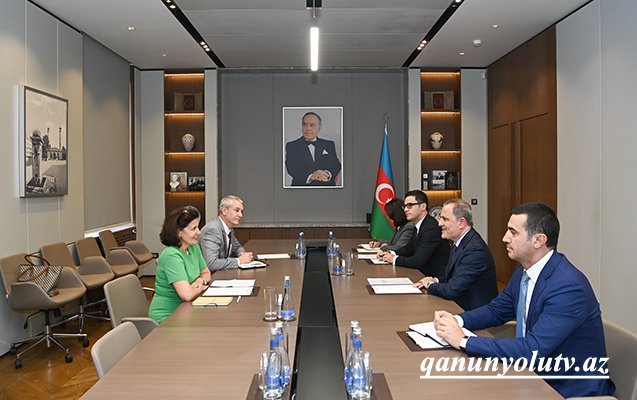 Ceyhun Bayramov Azərbaycanda missiyası başa çatan Fransa səfirini qəbul edib