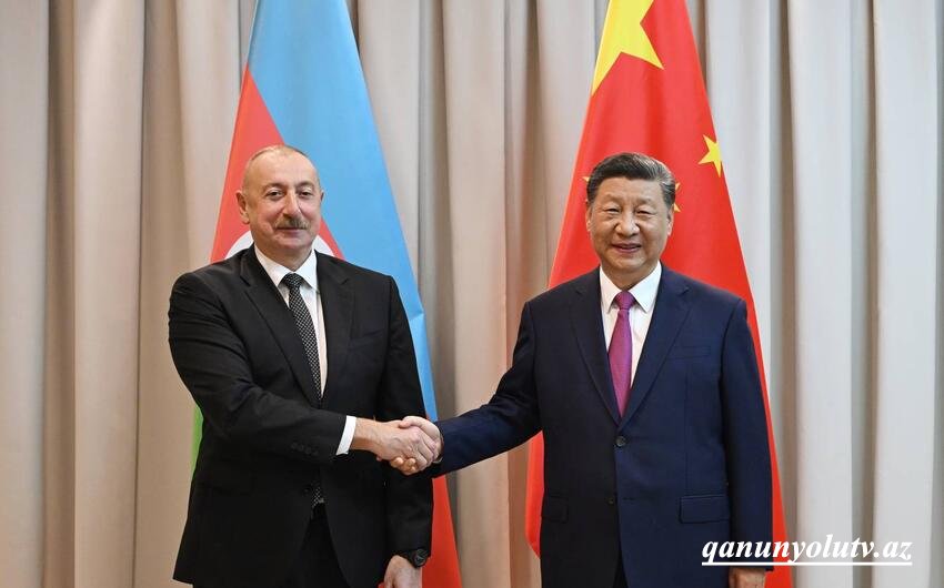 İlham Əliyev Si Cinpini təbrik etdi