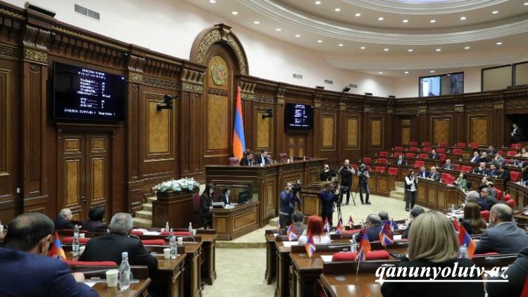 Ermənistan parlamentinin ilk iclası yarımçıq qaldı - Sədr seçilə bilmədi